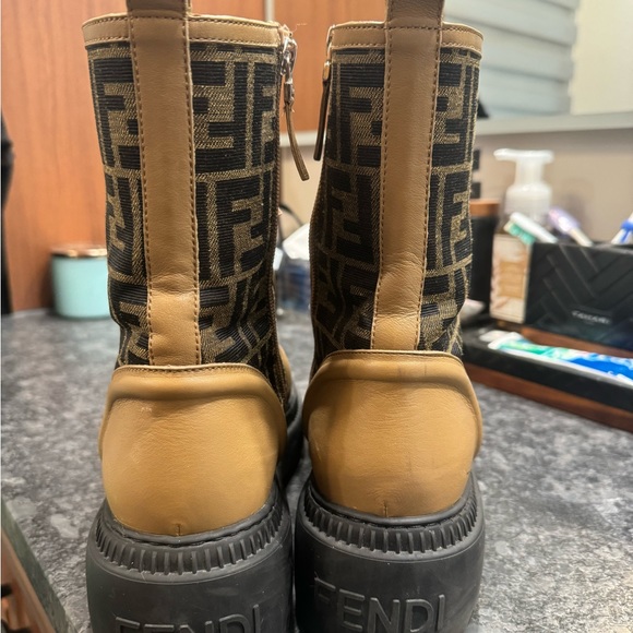 Fendi Domino Boots - Picture 4 of 4